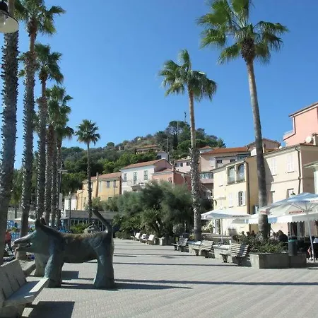 Dom wakacyjny Costarainera Sleeps 14 Pool Air Con Wifi Caramagna Ligure