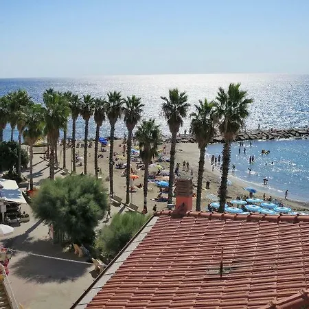 Dom wakacyjny Costarainera Sleeps 14 Pool Air Con Wifi Caramagna Ligure